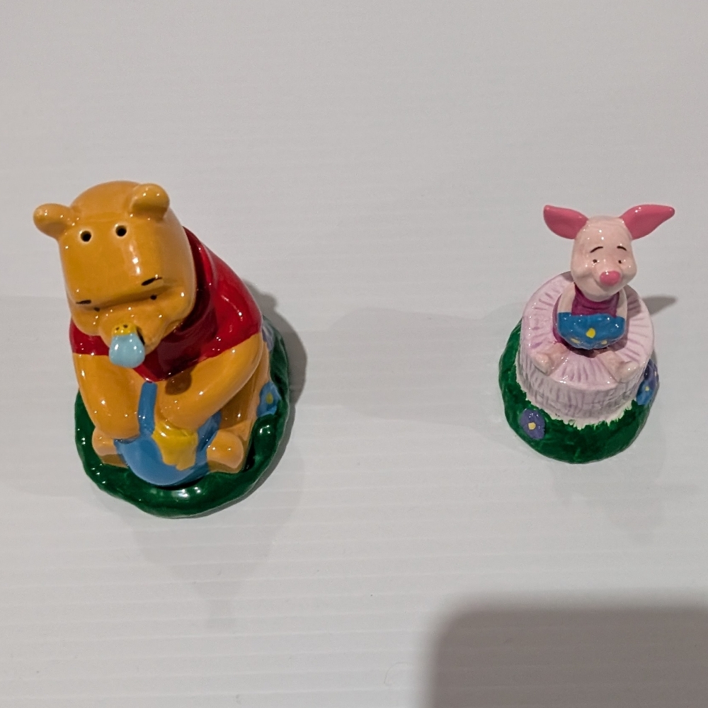 Winnie the Pooh and Piglet Salt And Pepper Shakers - Picture 2 of 9